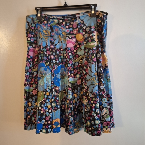 Lauren Max Black Flared Skirt With Colorful Flowers - Picture 2 of 8